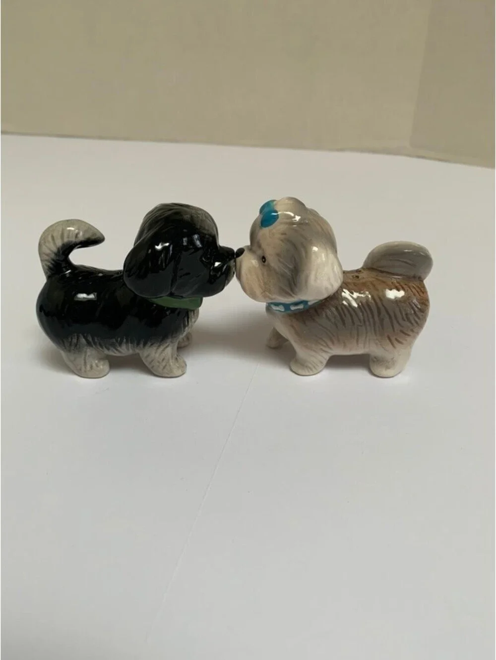 Salt and Pepper Shakers Shih Tzu Kissing Dogs